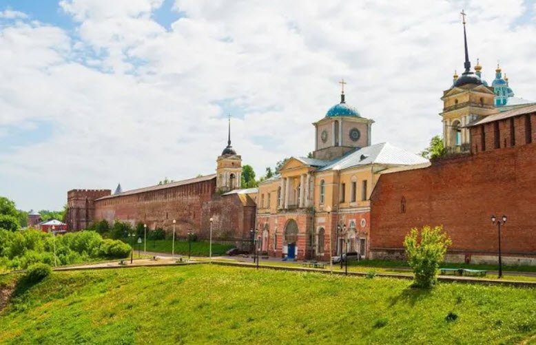 Smolenskaya Krepostnaya Stena, Russia